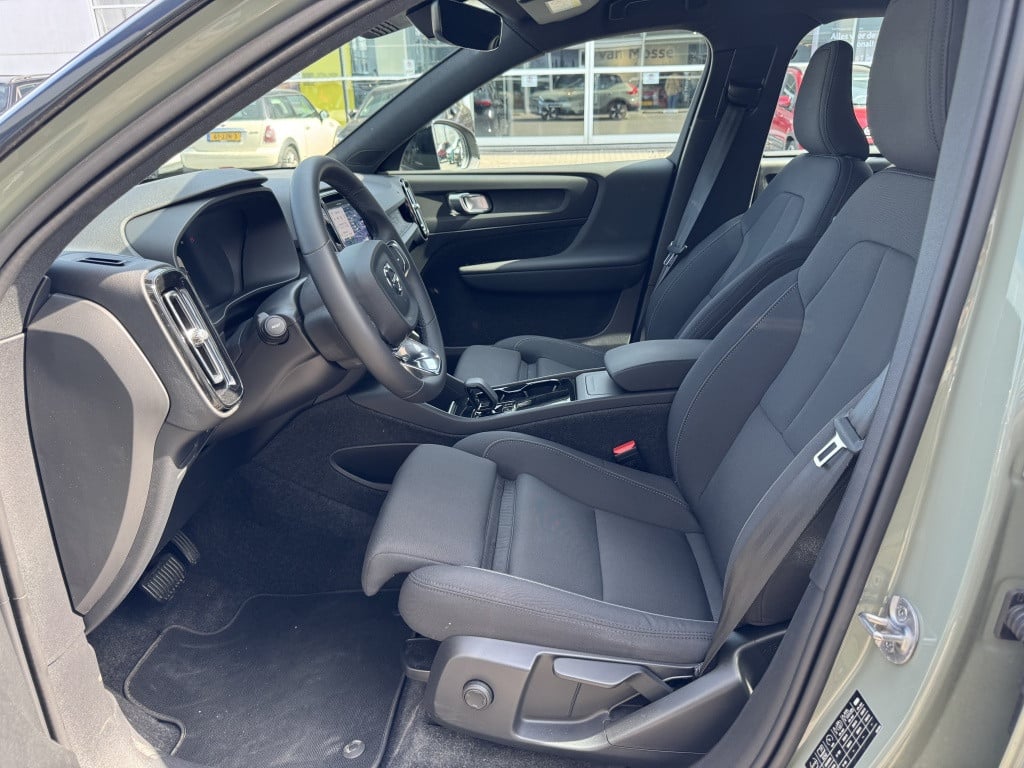 Volvo XC40 extended plus 252pk 82 kwh| trekhaak| adap.criuise| stoel.verw|