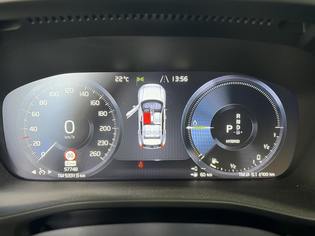 Volvo XC40 1.5 t4 recharge inscription expression | trekhaak | camera