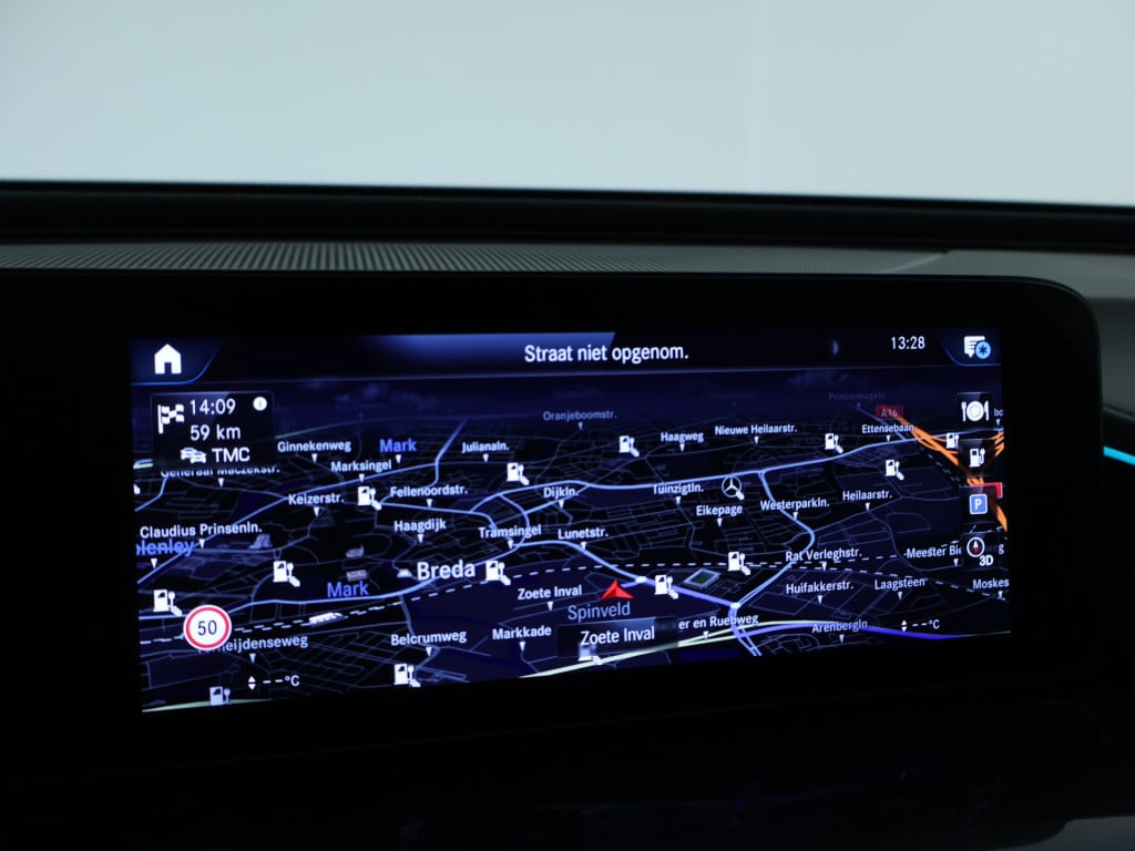 Mercedes-Benz Eqc 400 4matic amg line 80 kwh | schuifdak | trekhaak | stoel