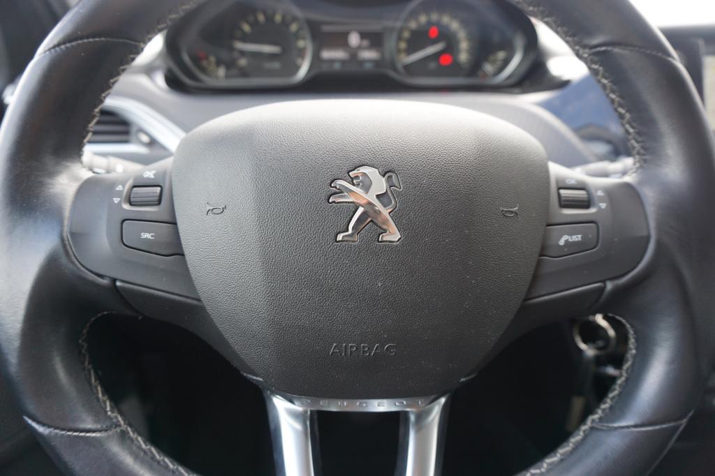 Peugeot 208 1.2 puretech tech edition climate / navi / cruise / camera / pd