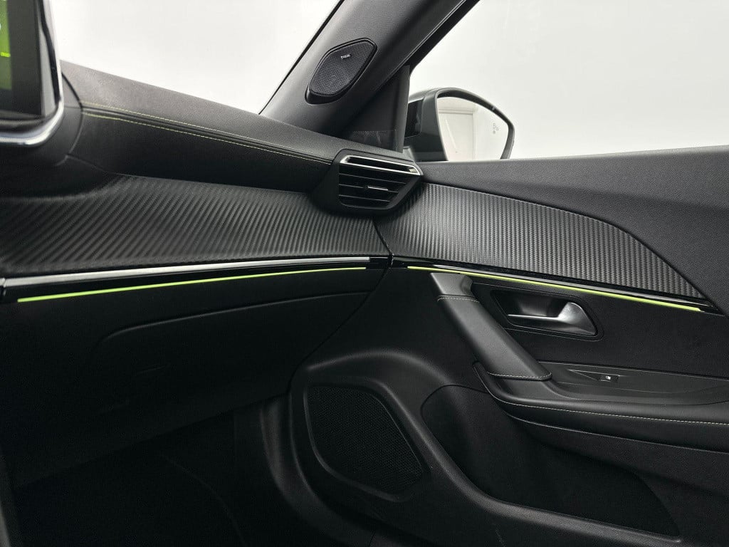 Peugeot 2008 1.2 gt pack | navigatie | alcantara | panoramadak | focal hi-f