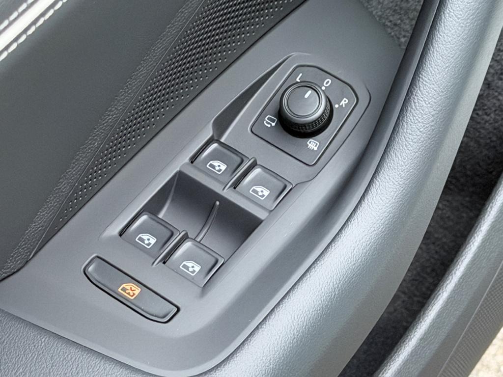 Volkswagen Passat variant 1.5 ehybrid business | dode hoek | camera | trekh