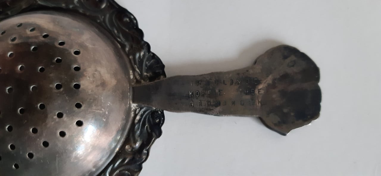 Theezeefje Insulinde Groningen koffie-thee met Delfts blauw opvangbakje