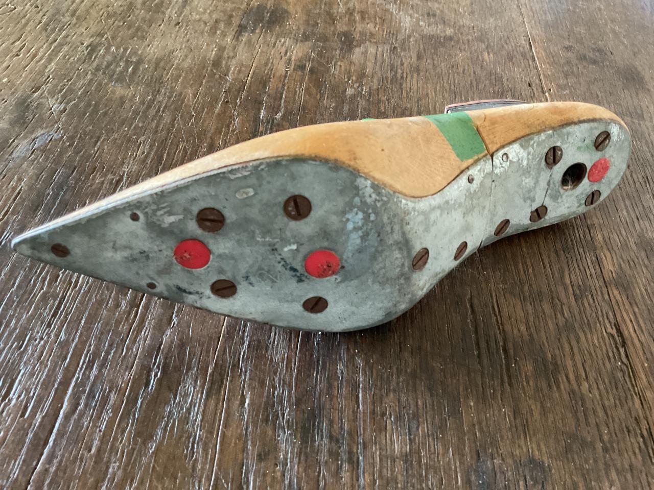 Antieke houten schoenmal