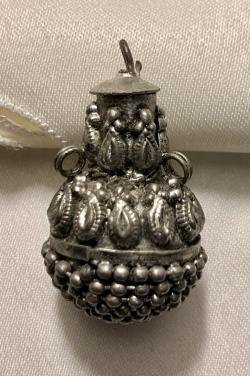 Vintage Hanger voor parfum