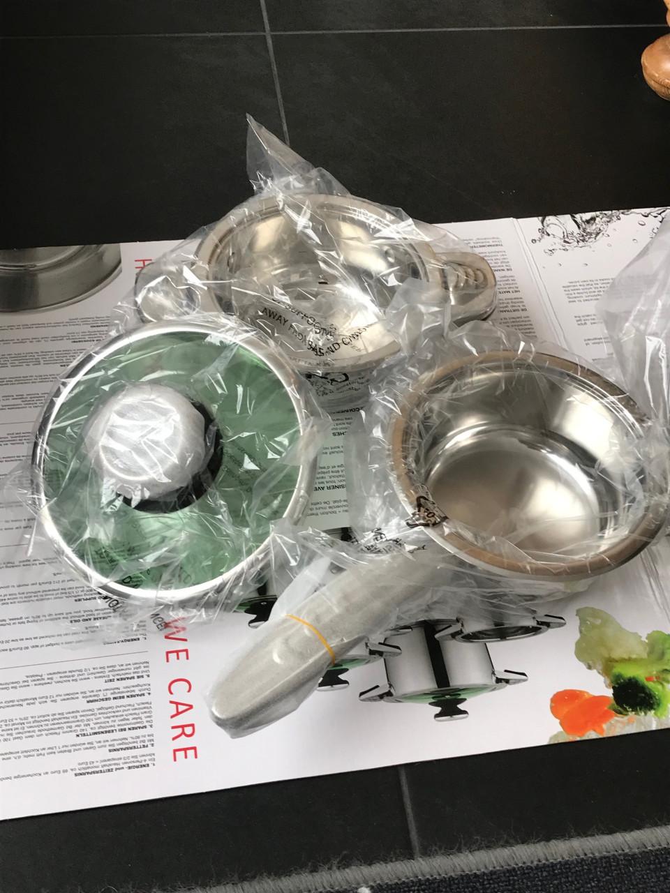 Pannenset 12 delig nieuw in de doos