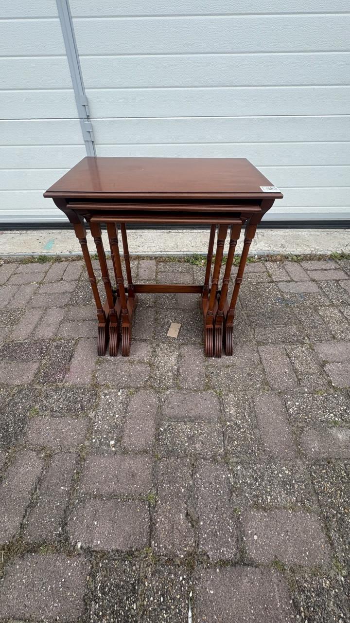 Setje bijzettafels