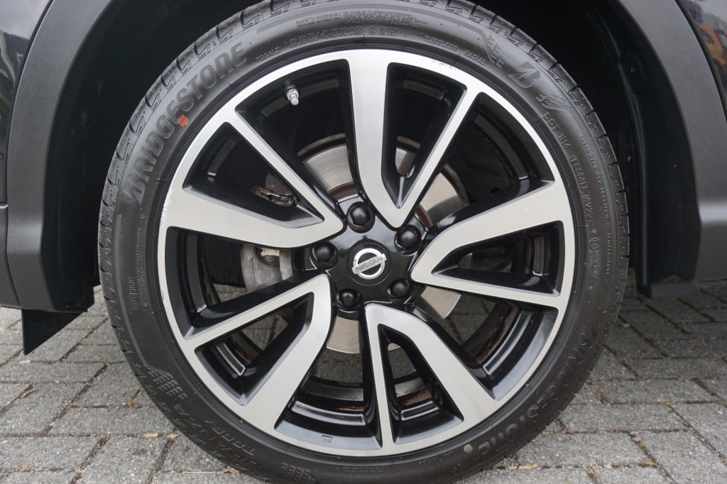 Nissan Qashqai 1.2 tekna climate / navi / camera / pano. / cruise / trekhaa