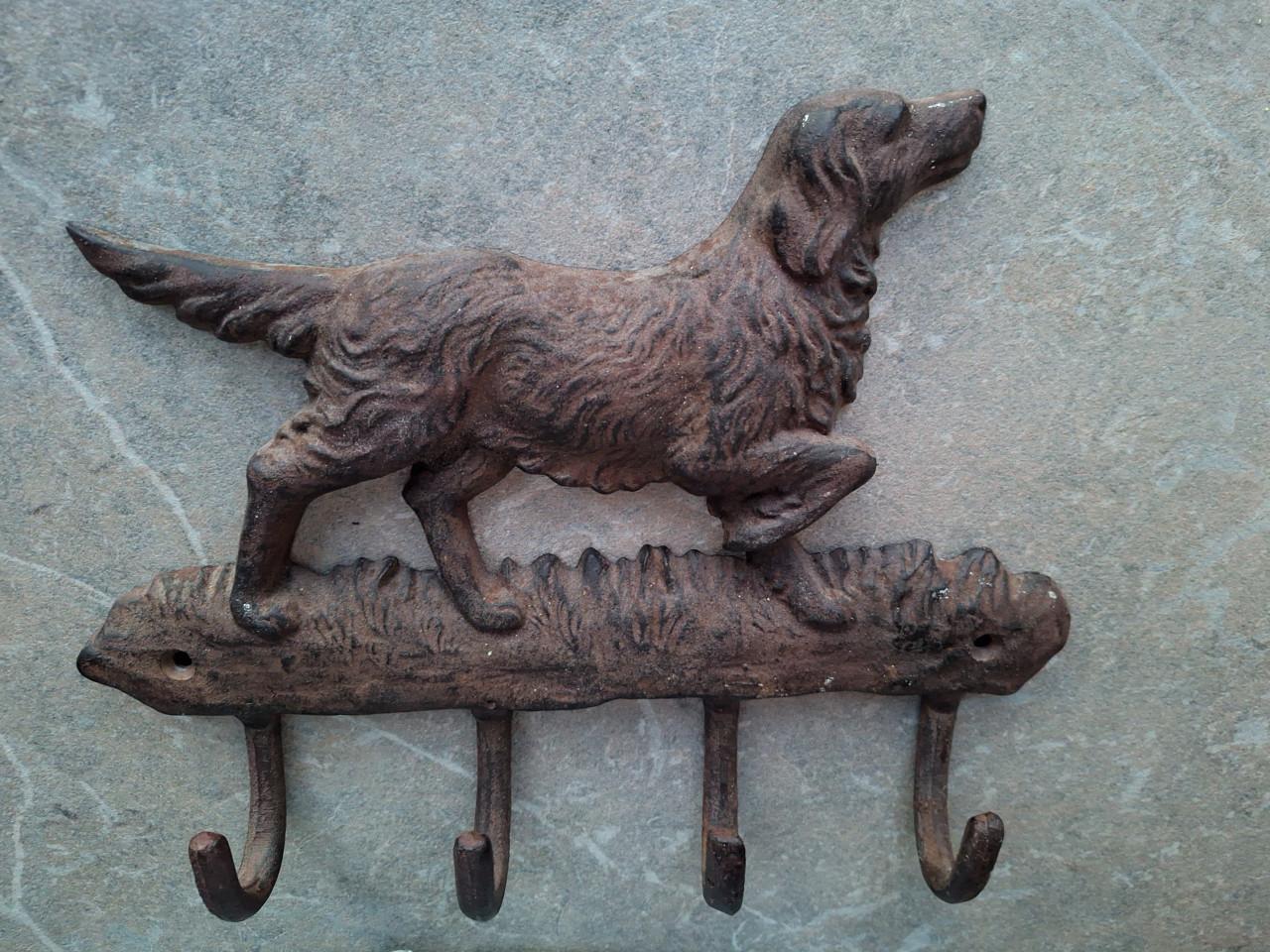 Gietijzer, hond. Decoratie met haakjes
