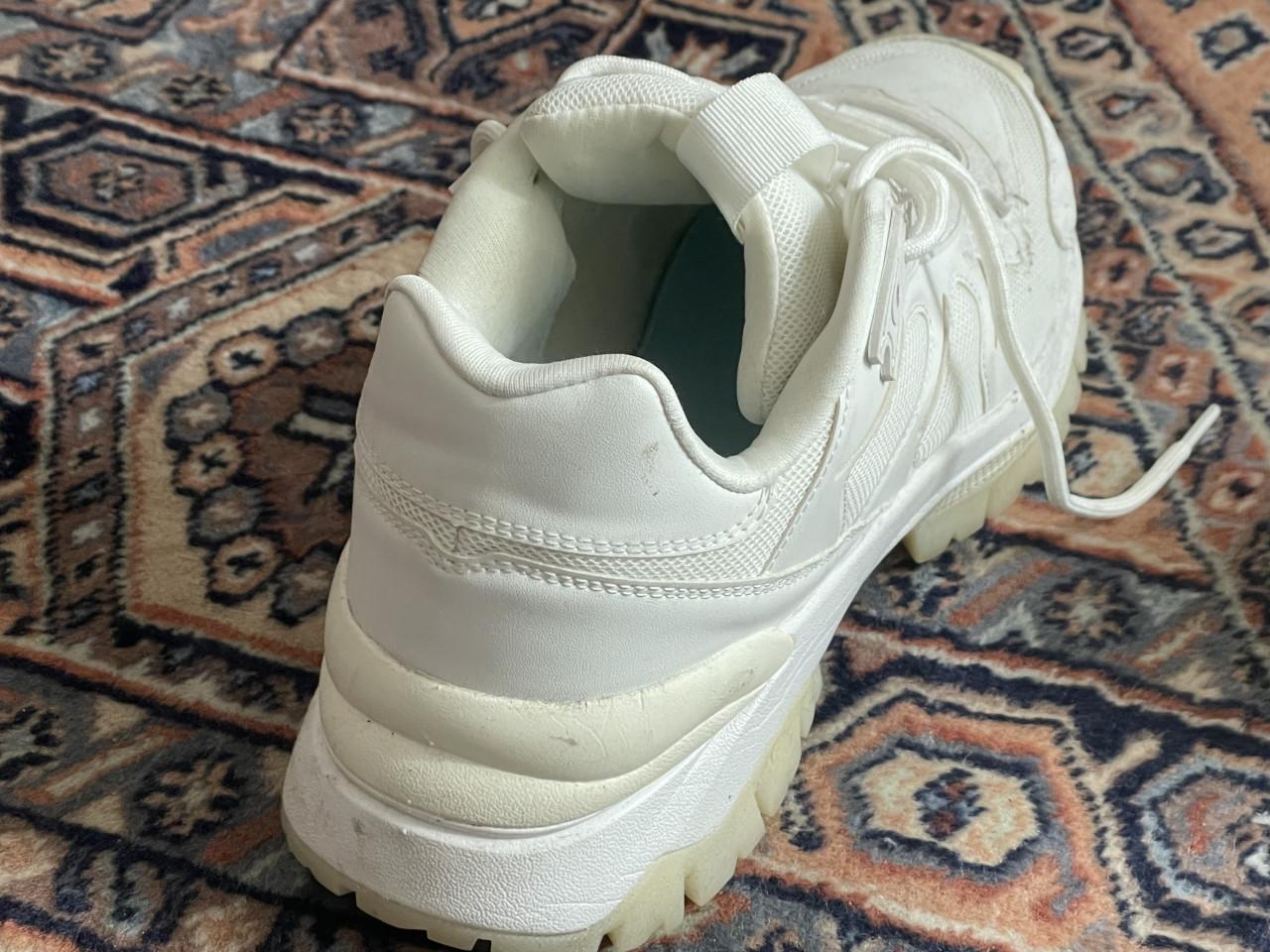 H&M maat 45 Witte sneakers chunky zool  Maar 2x gedragen