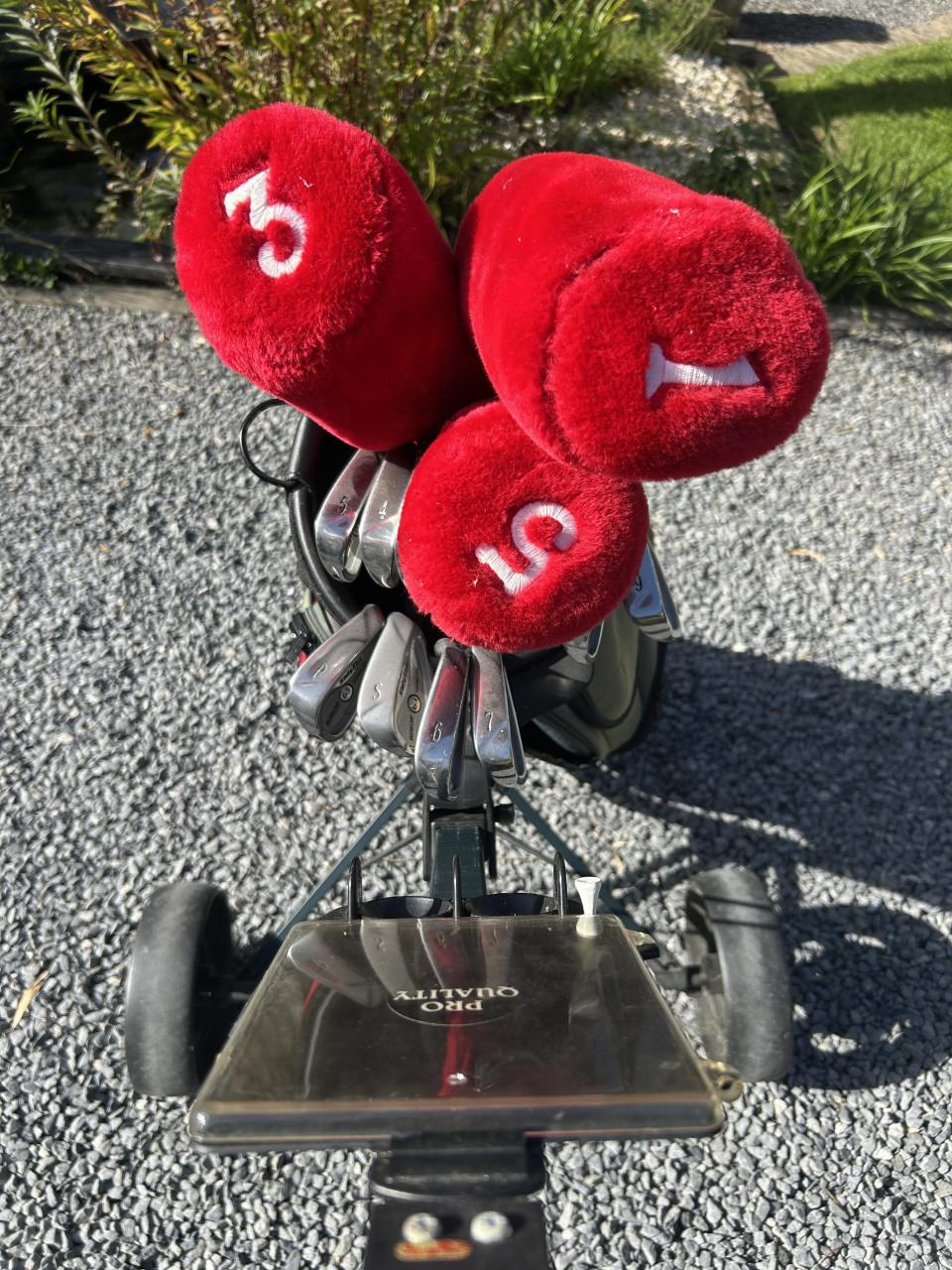 Trolley met compleet set golfclubs