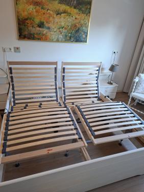 Wegens koop zorgbed,  2 persoons, ledikant tekoop met nachtkastjes