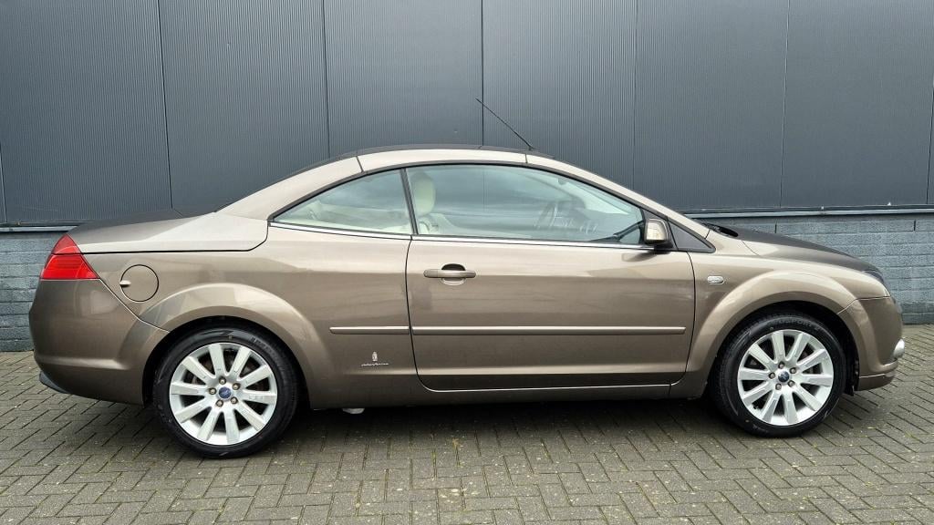 Ford Focus coupé-cabriolet | airco | sto 2.0-16v titanium