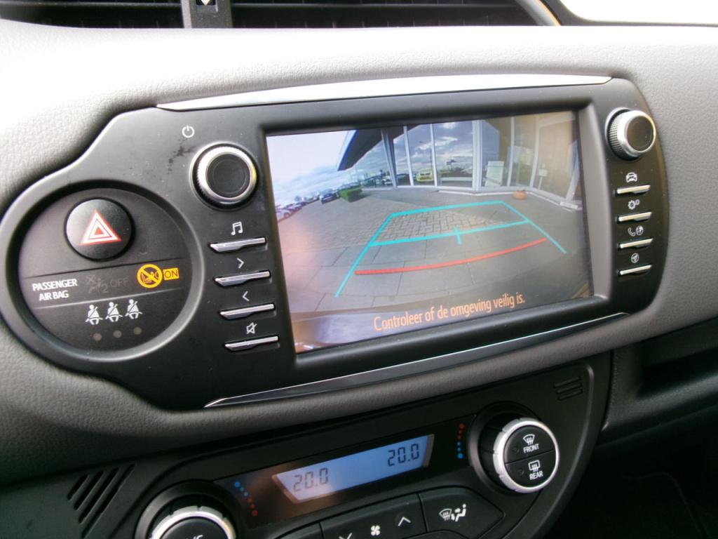 Toyota Yaris 1.5 hybrid clima, camera, multimedia, bluet.