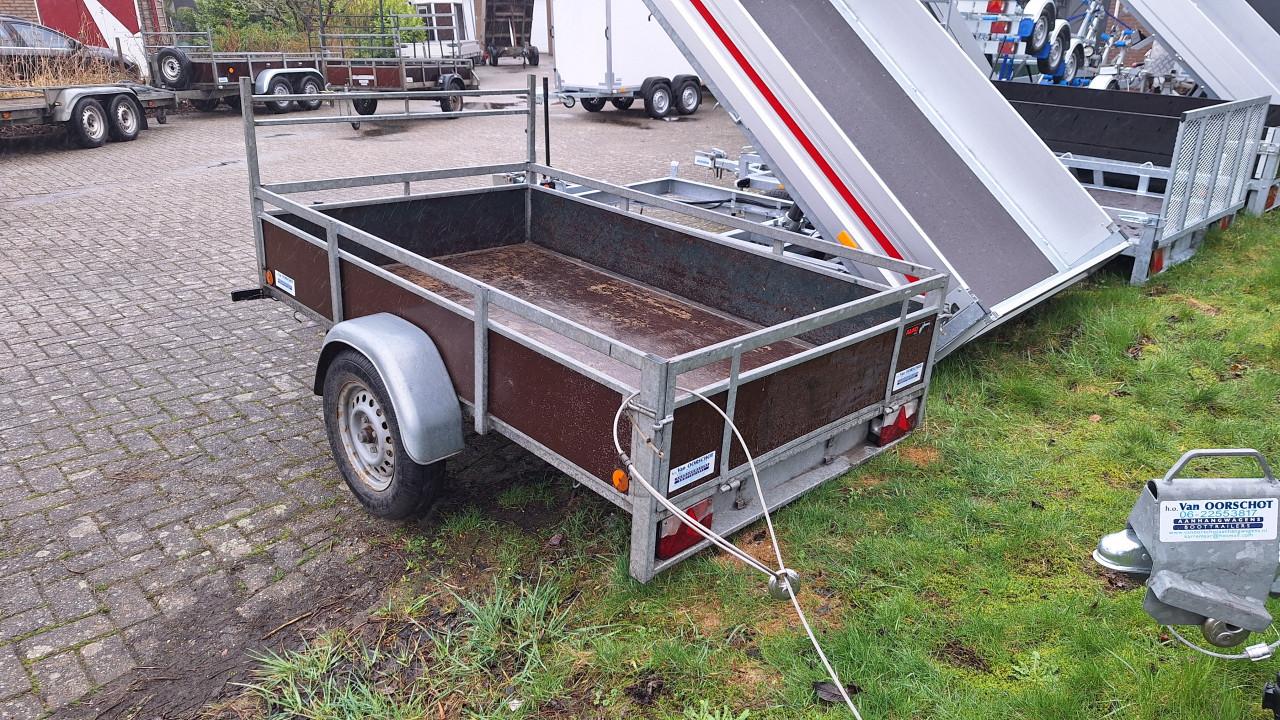 Verschillende 2e hands bakwagen.