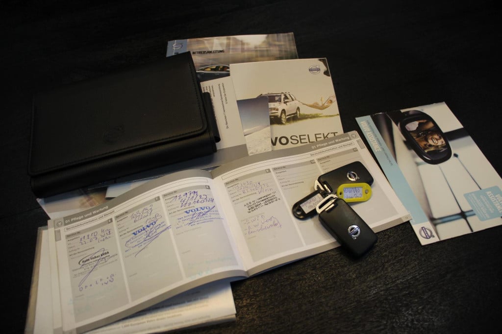 Volvo V40 1.6 t3 momentum -xenon - trekhaak - navi - achteruitrij camera - 