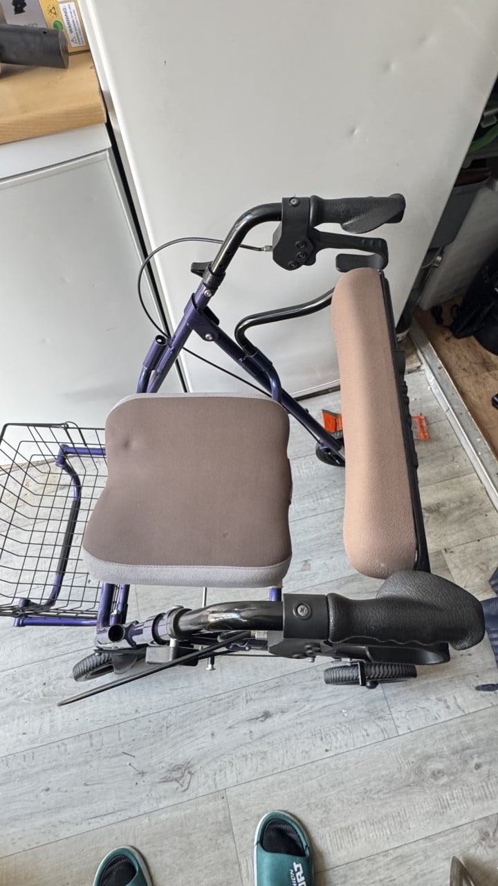 Rollator en rolstoel in 1