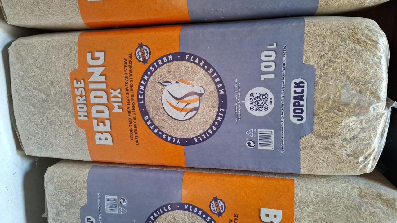 DIERENVOEDERS EN STROOISEL