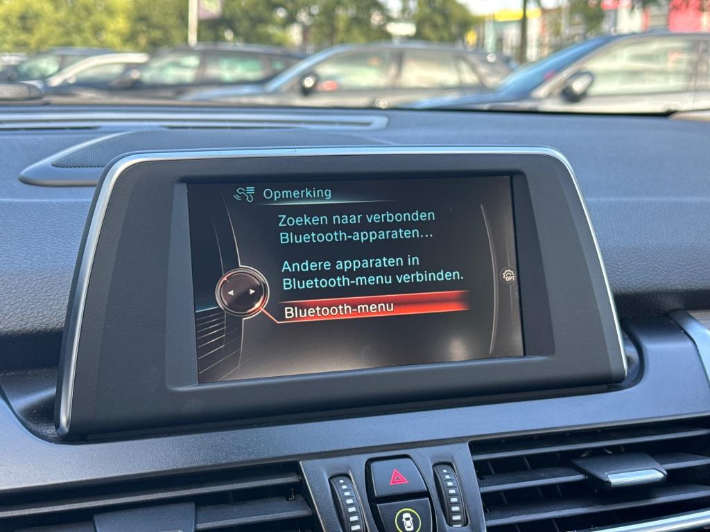 BMW 2-serie gran tourer 220i luxury 7p. * trekhaak * leer * panoramadak * n