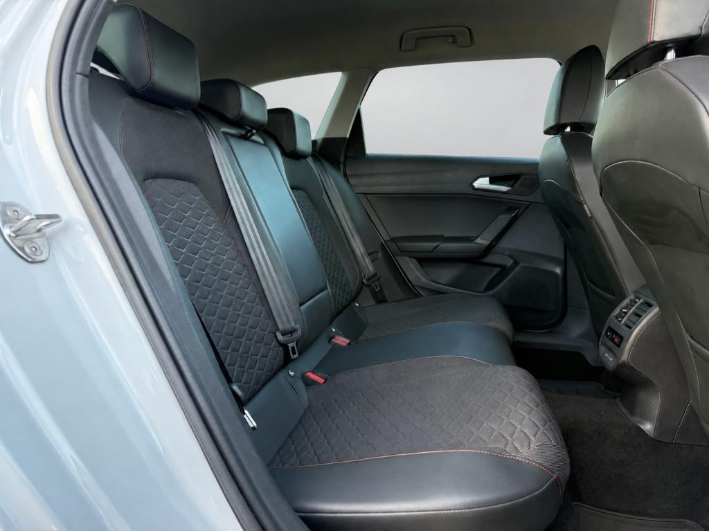 Seat Leon sportstourer 1.5 tsi fr business intense