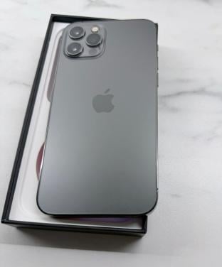 Een hele nette krasvrij! Iphone Apple 12 Pro - 256GB - Accessoires