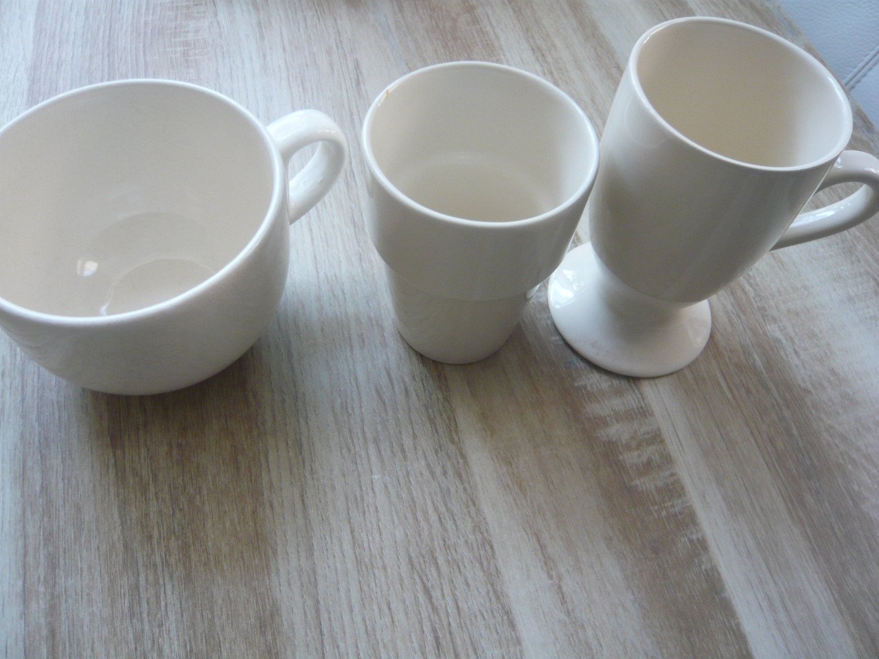 Doos vol Servies  / kop en schotels
