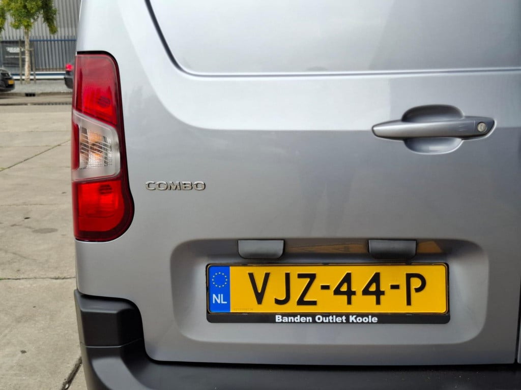 Opel Combo 1.5d l2h1 edition automaat / airco / cruise controle / trekhaak 