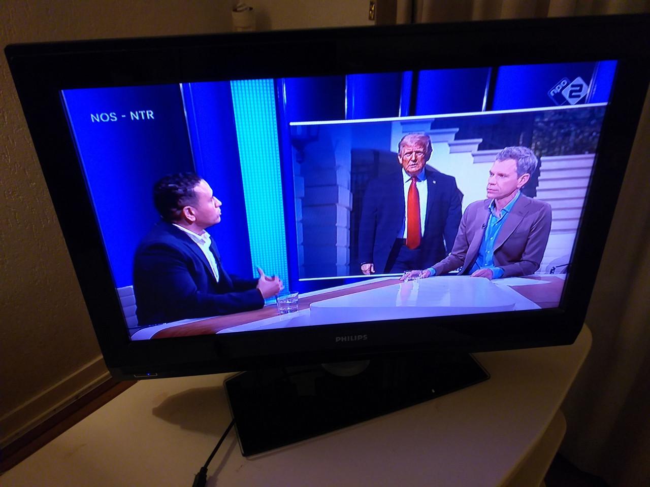 """" PHILIPS 81 cm TELEVISIE EN HUMAX DECODER EN ALLE HANDLEIDINGEN""""