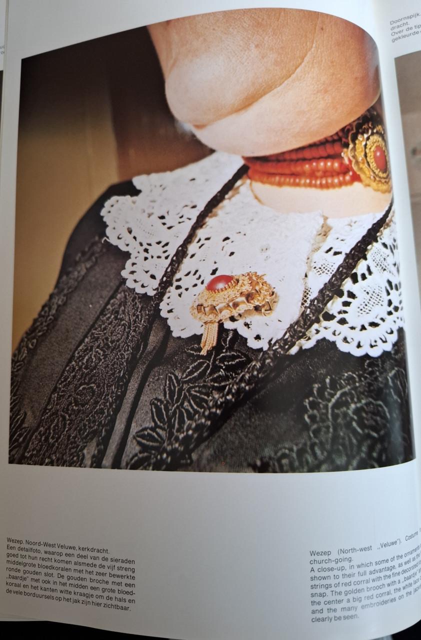 Kijken naar klederdrachten, Cees v.d. Meulen (foto's) & H. Koelewijn, e.a.