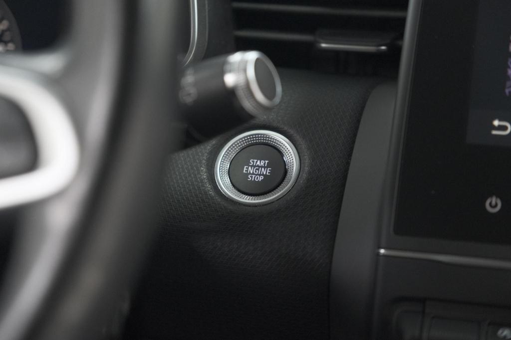 Renault Clio tce 130 edc intens |  allseason banden | camera | navigatie | 