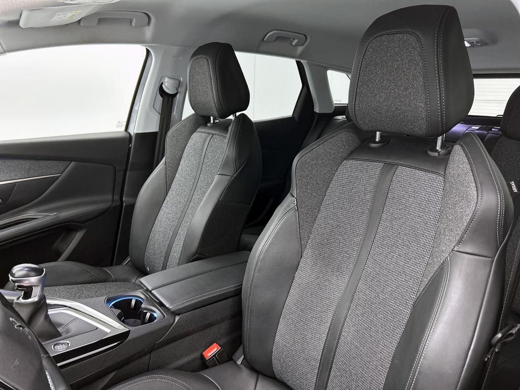 Peugeot 3008 130 pk blue lease premium | rijklaar | trekhaak