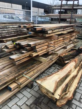 Partij b keus balken 4-5 x 10 x 200-400 voor 100 euro, gereserveerd