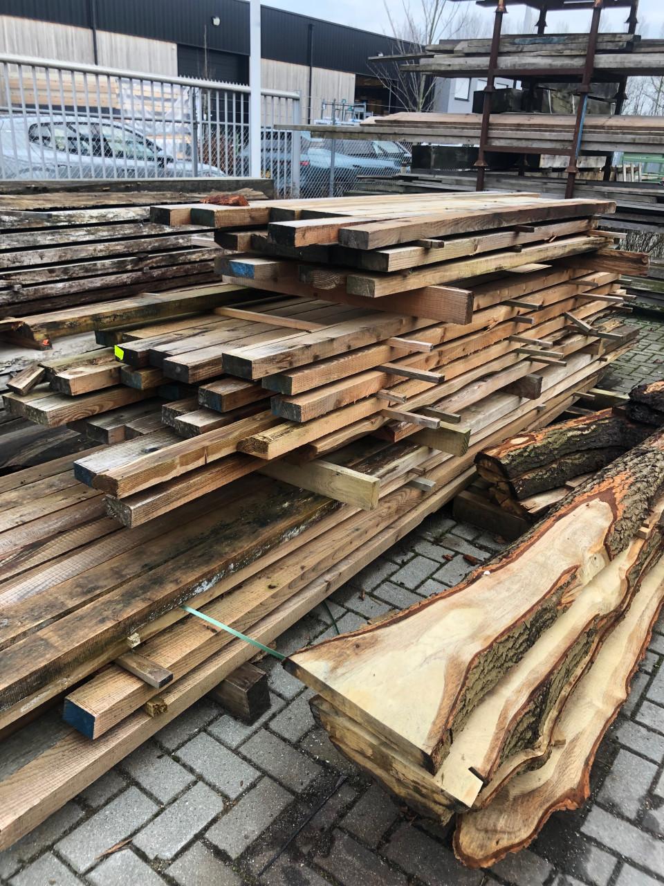 Partij b keus balken 4-5 x 10 x 200-400 voor 100 euro, gereserveerd