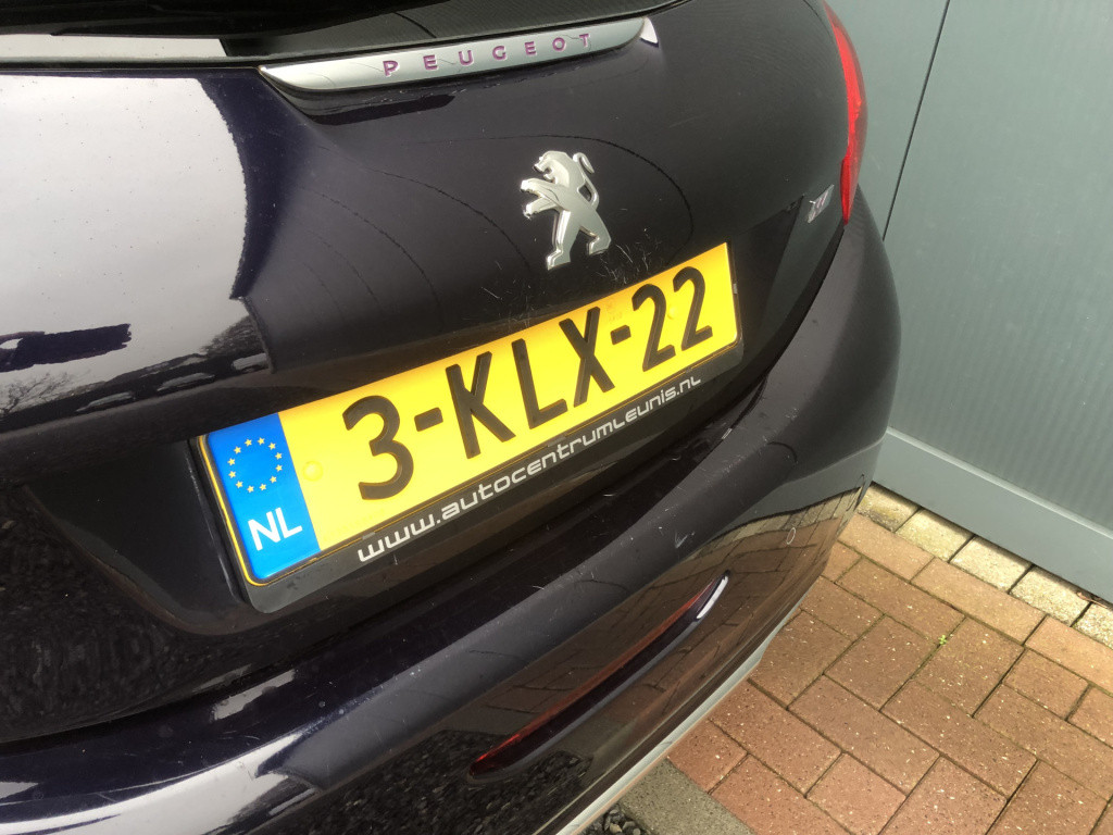 Peugeot 208 1.6 vti 120pk panoramdak 3-drs