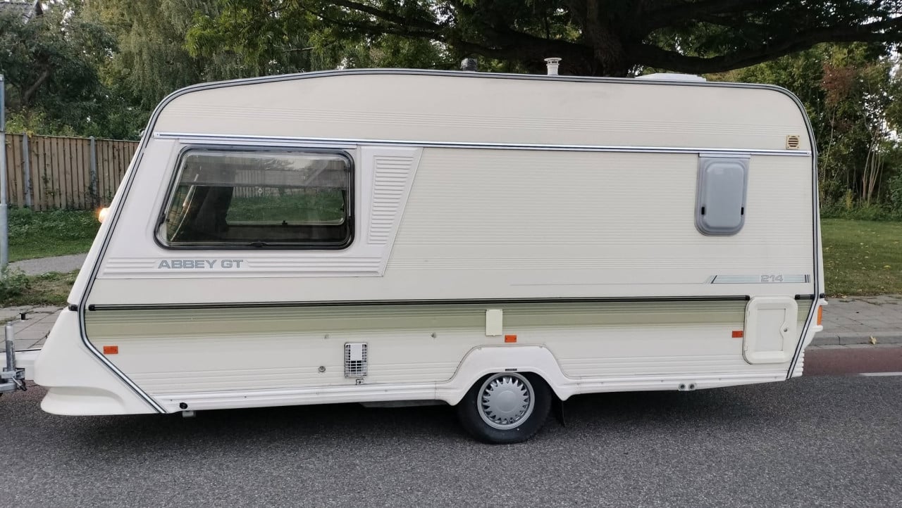 Abbey caravan met ENKELE bedden plus voortent en luifel