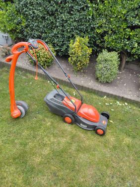 Te koop, grasmaaier en trimmer