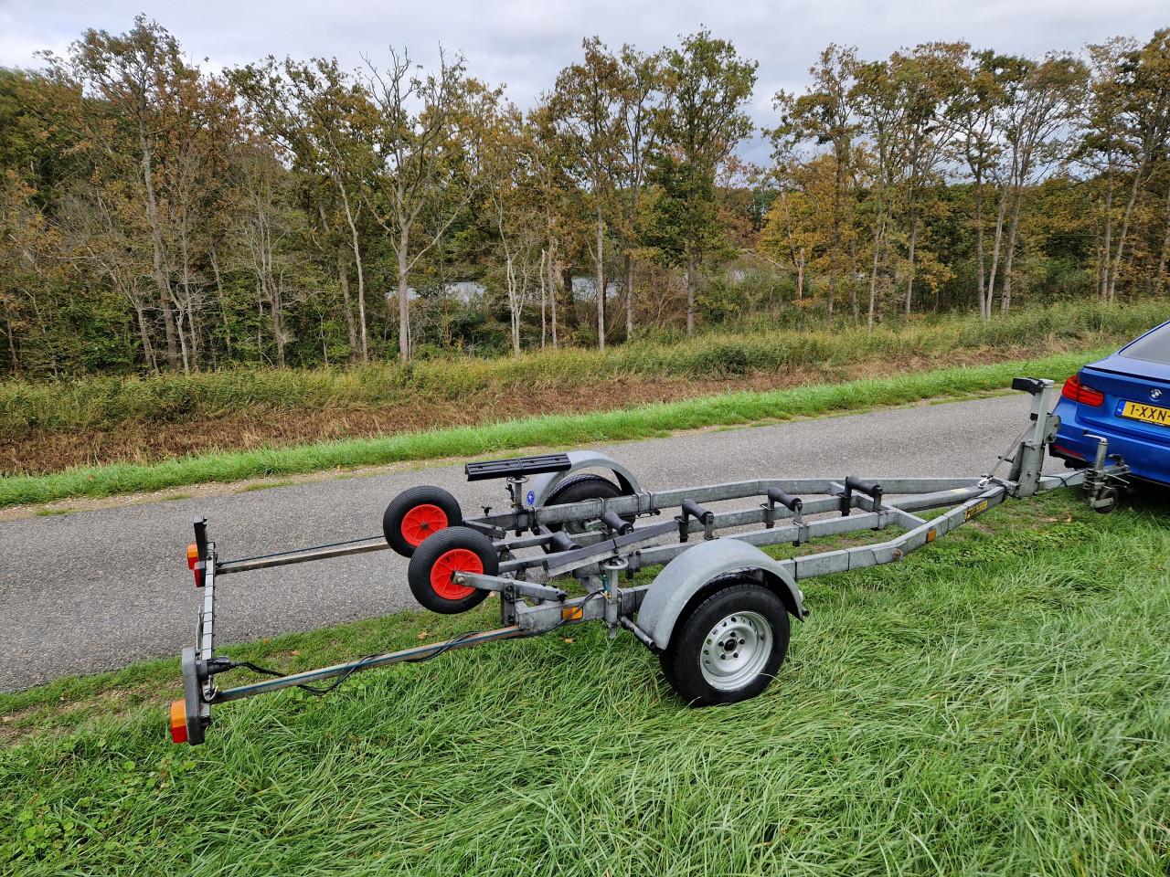 PEGA kantel trailer 750 kg in goede staat en zeer compleet