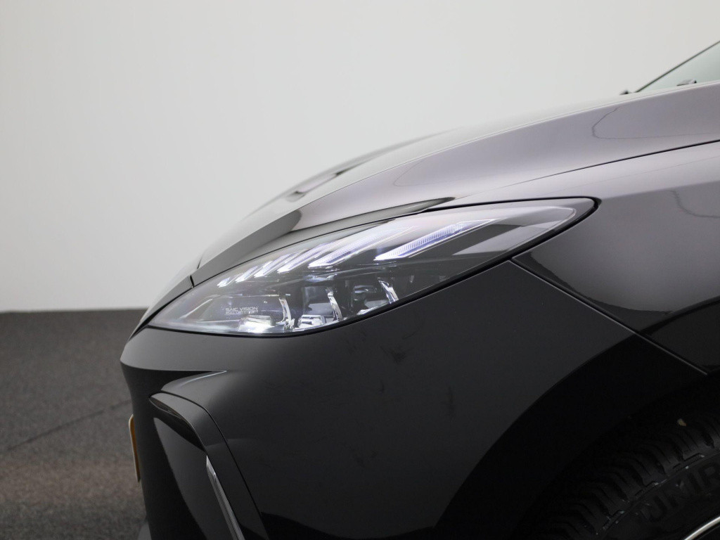 MG Mg4 64 kwh luxury | stoelverwarming | stuurverwarming | 360 camera | 435