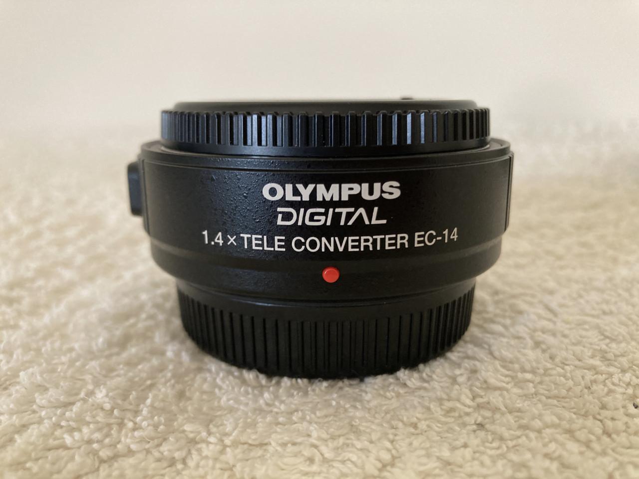Olympus E-3 met van alles erbij