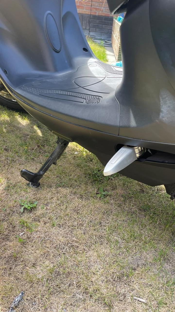Twee electrische scooters IVA E-go S3 en S5
