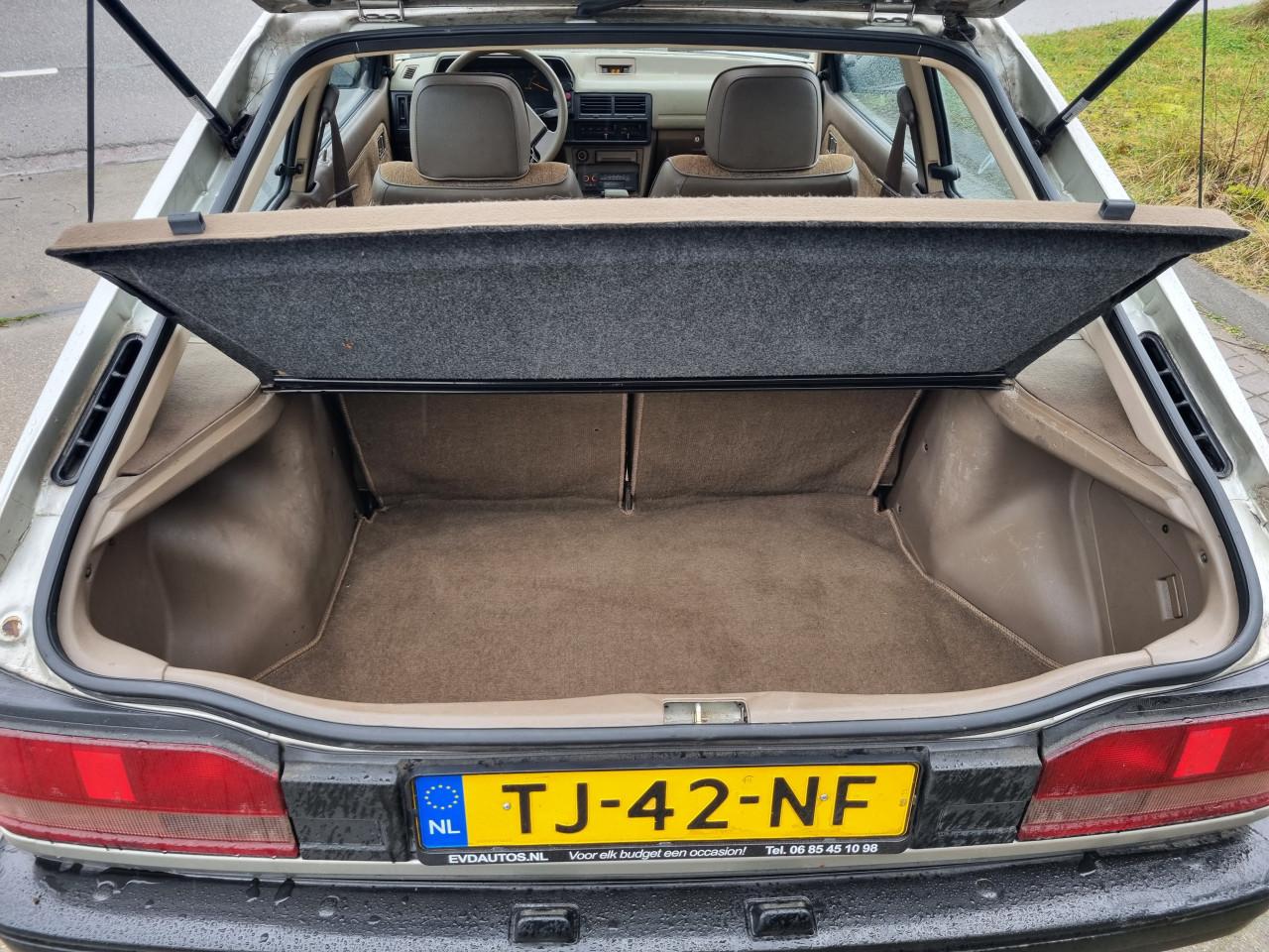 Mazda 323 1.5 GLX Automaat | Voor de liefhebber!