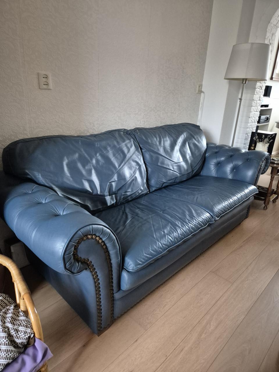 Lederen Chesterfield bank