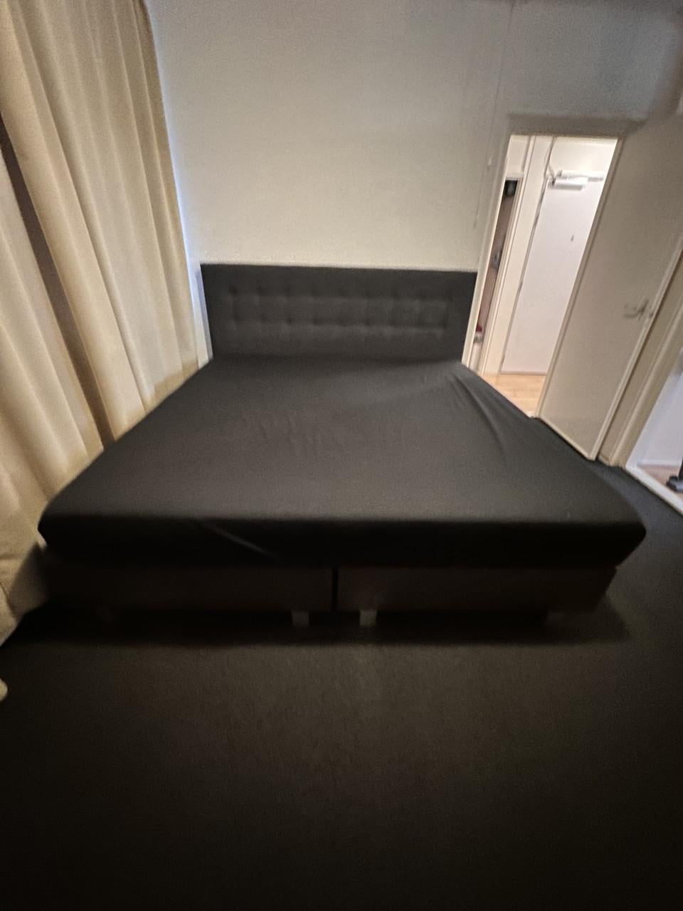 Tweepersoons boxspring 220x200 zo goed als nieuw