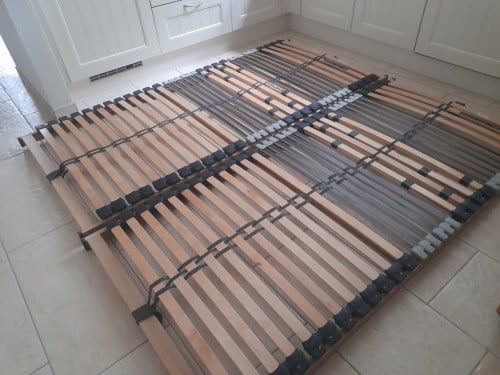 2 x lattenbodem 90 x 200 (in goede staat )