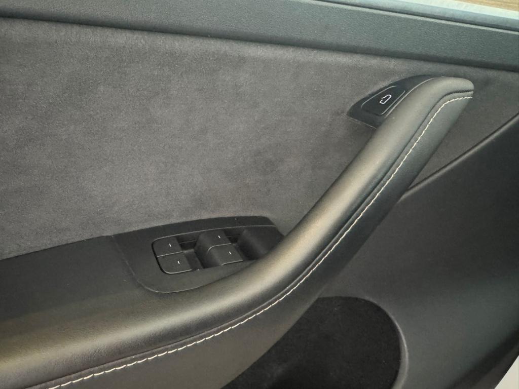 Tesla Model Y long range awd 75 kwh