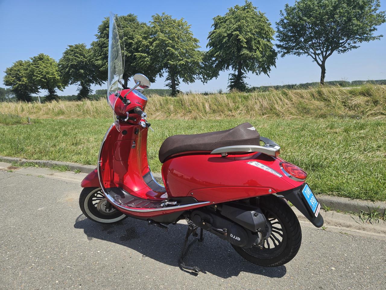 DJJD AVANTGARDE SCOOTER met 2361 km !