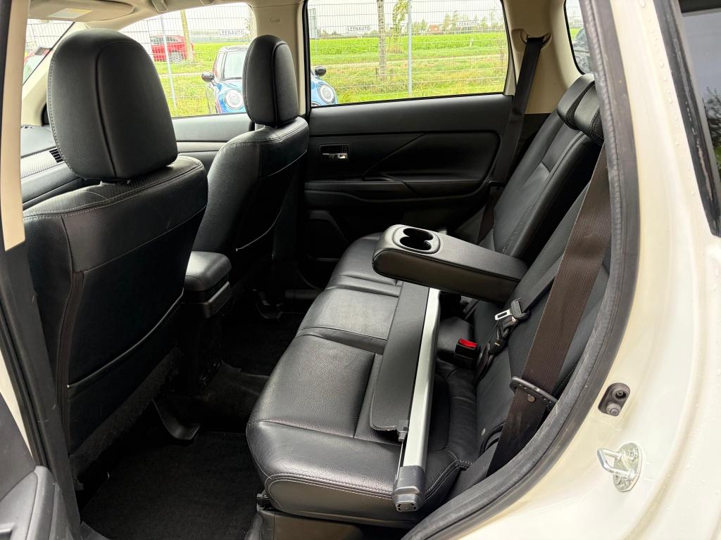 Mitsubishi Outlander 2.0 instyle | 7 peroons | trekhaak