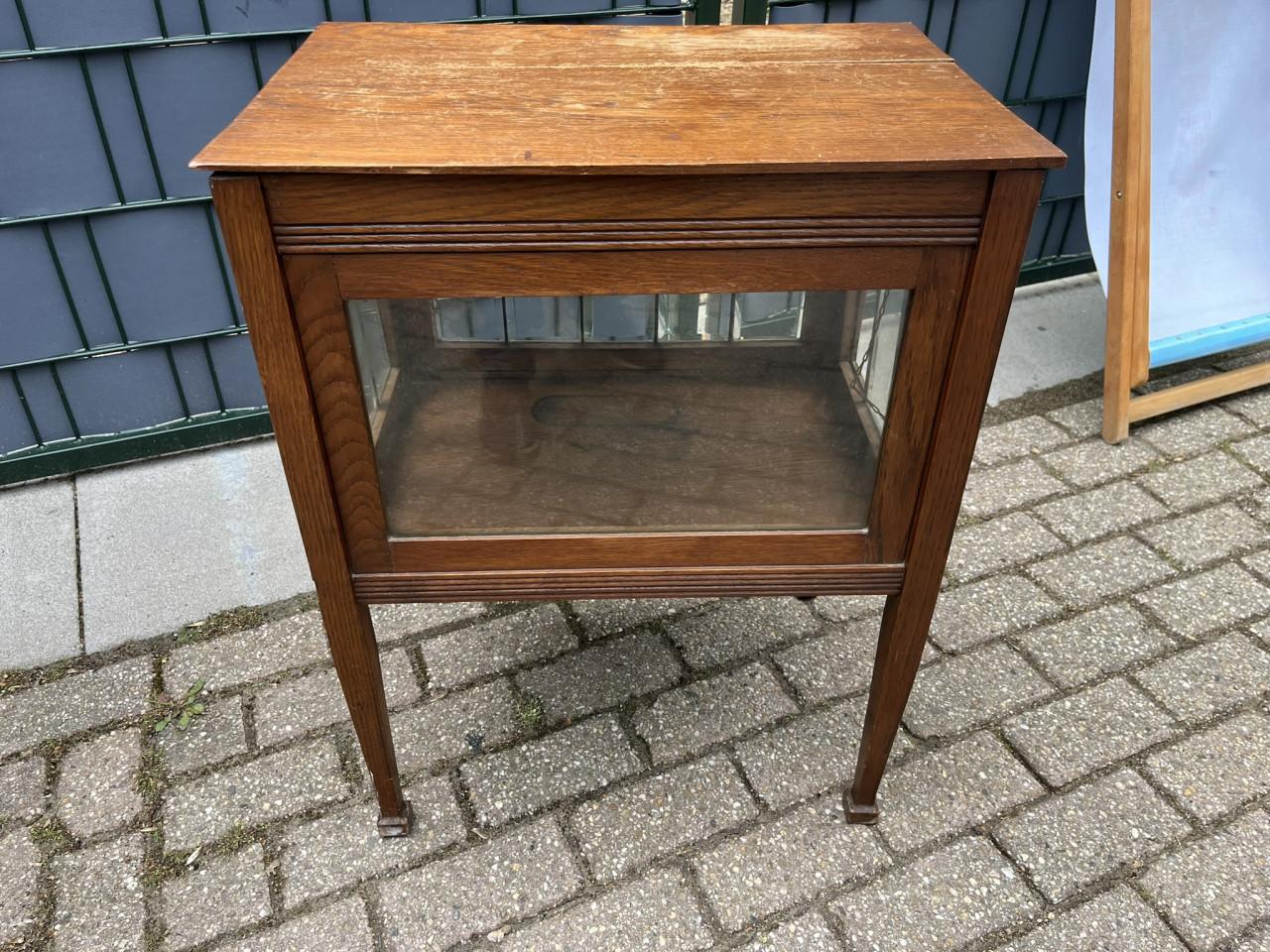 Theekastje met facet glas