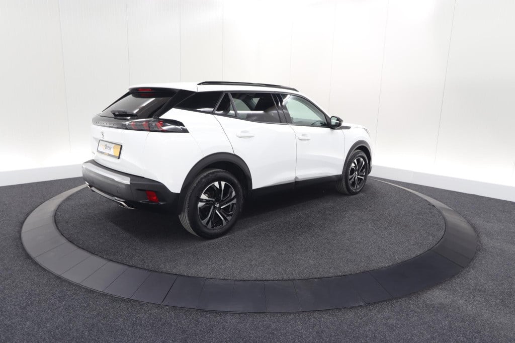 Peugeot 2008 puretech 130 eat8 allure | parkeersensoren | navigatie | apple