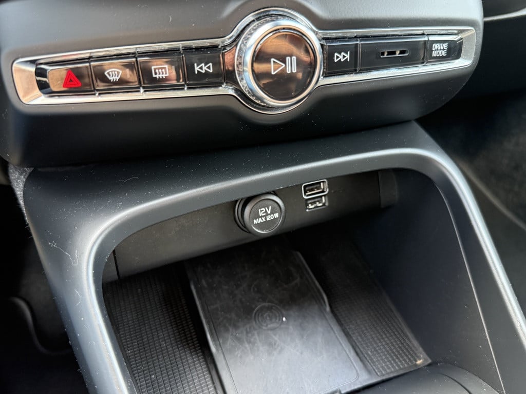 Volvo XC40 t3 160pk momentum | camera| trekhaak| h&k sound| stoelverw| carp